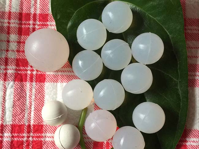 硅膠球與橡膠球的差別，硅膠球是食品級(jí)，橡膠球是工業(yè)品