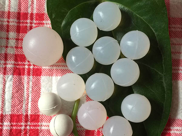 黑龍江的趙經(jīng)理采購(gòu)2000個(gè)直徑50的硅膠球干洗店里用