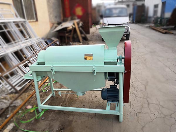 一噸產(chǎn)量的糙米拋光機(jī)水稻打芒機(jī)