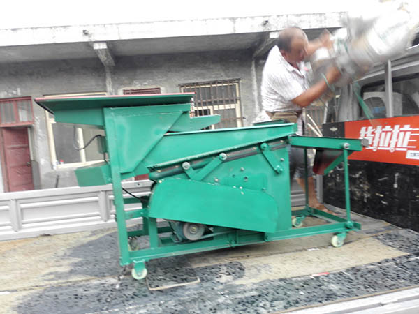 吉林小型黃豆篩選機 黃豆比重篩分機 黃豆除雜質(zhì)機 黃豆清理機