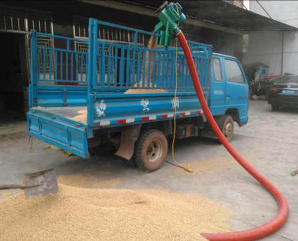 軟管吸糧食機(jī)輸送機(jī) 今天發(fā)了2臺(tái)機(jī)器