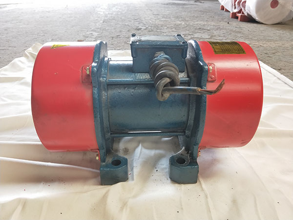 YZU-16-6振動(dòng)電機(jī)