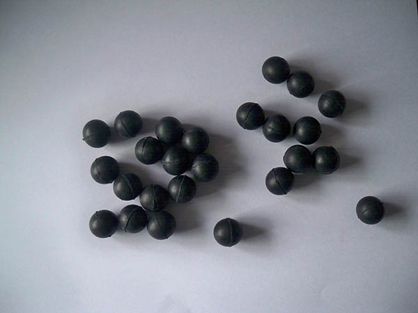 新鄉(xiāng)直線篩用1萬個橡膠球發(fā)貨了，耐磨彈力球