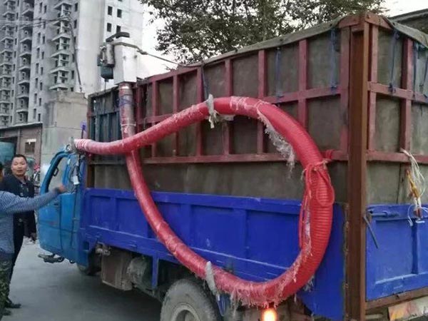 哈爾濱裝車想用軟管吸糧食機(jī)可以使用嗎？《加強(qiáng)耐磨的軟管吸糧食