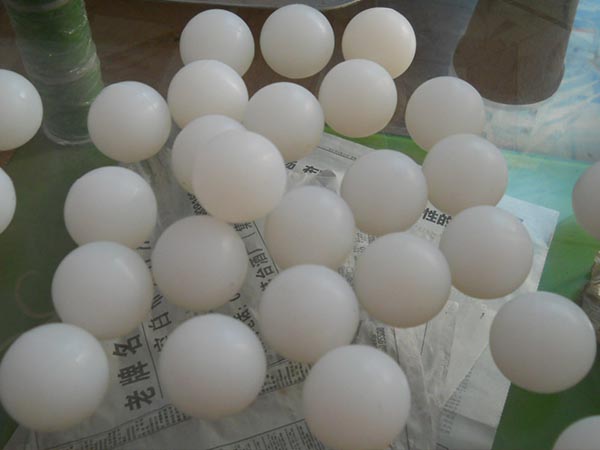 20mm干洗店硅膠球的特性：無毒環(huán)保耐高溫、密封、
