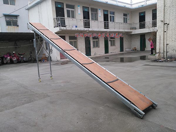 皮帶機(jī)可折疊適用于煤炭、冶金、礦山、化工、建材、碼頭