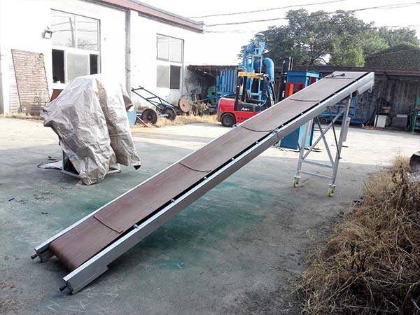 家用折疊小型爬坡皮帶機(jī)具有輸送能力強(qiáng)，
