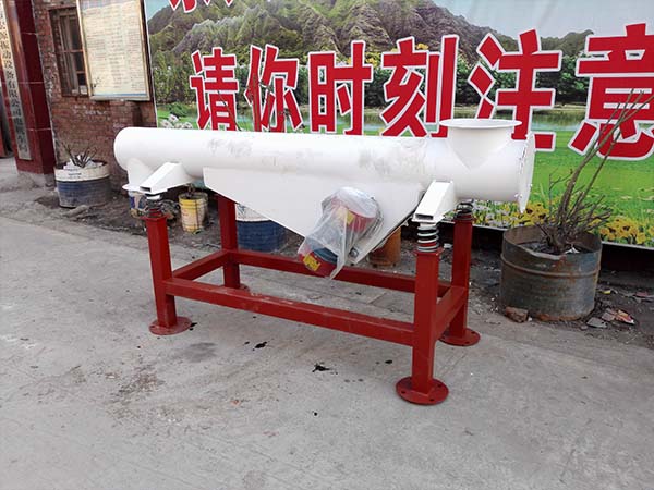 管式U形螺旋輸送機(jī)若吊軸承溫升過高，則表明吊軸承的位置安裝不當(dāng)
