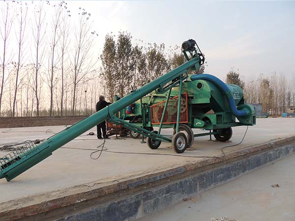 HY-25型糧食清選機(jī)，主要由電機(jī)為除塵動(dòng)力，振動(dòng)